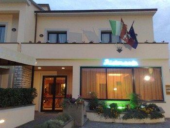 Hotel Santa Lucia Cascina Luaran gambar