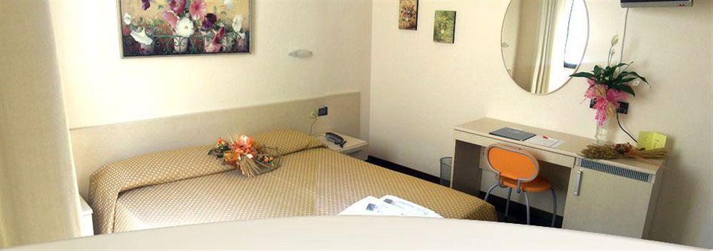 Hotel Santa Lucia Cascina Luaran gambar